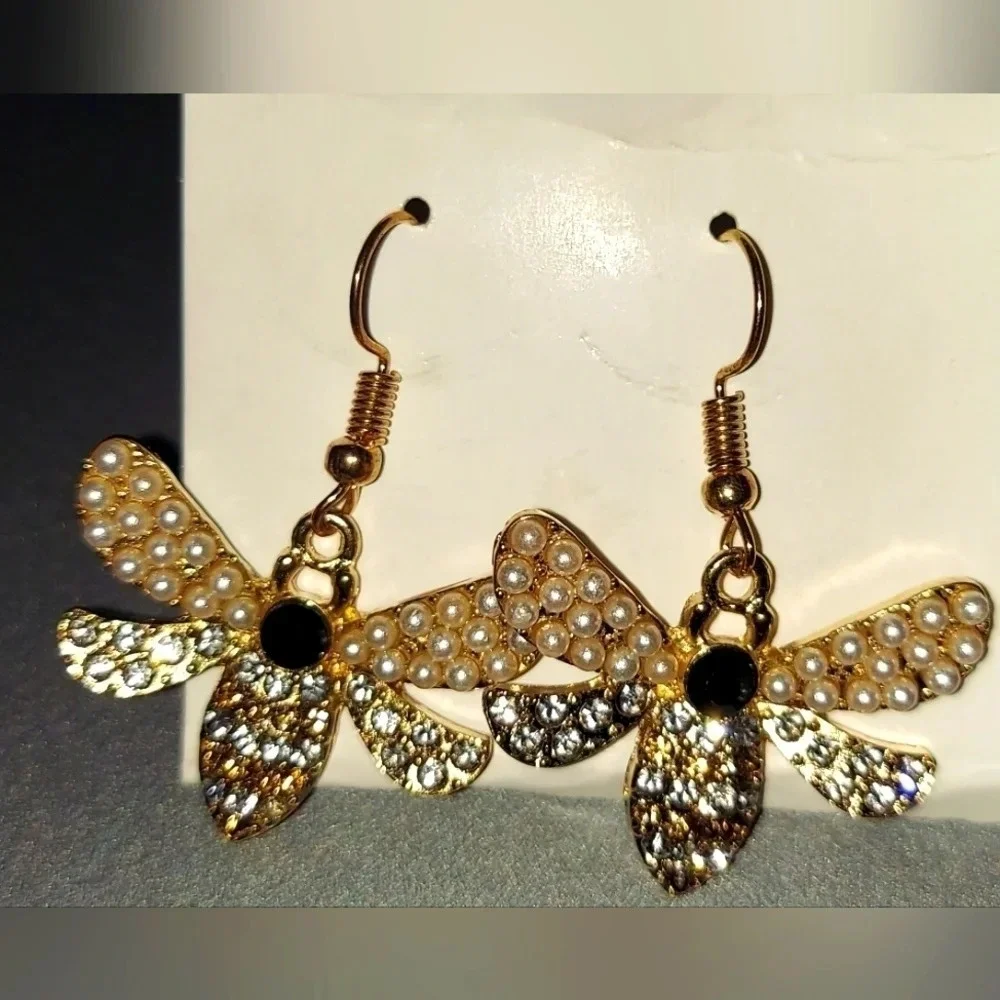 NEW Rhinestone and Faux Pearl Bumblebee Bee Earrings